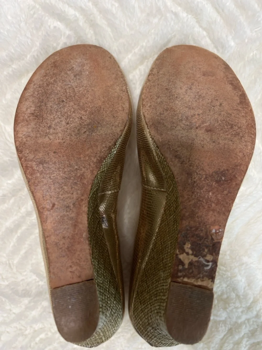 Lilly Pulitzer Gold Peep Toe Wedge Heels Size 8.5 Metallic Snakeskin